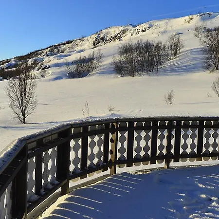 Rivdnji Smorfjord 度假居 Russenes